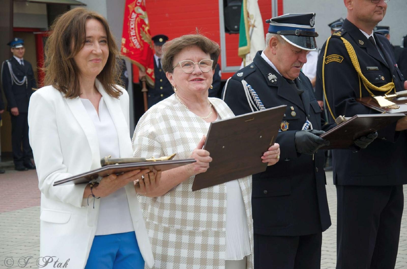 Zdjęcie w galerii na portalu naszraciborz.pl: Strażacy z Babic na 120-lecie jednostki dostali nowy sztandar [FOTO i WIDEO] wiadomości z regionu