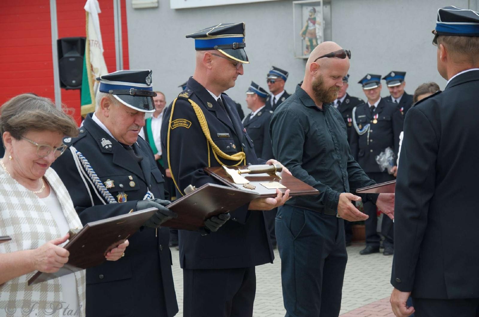 Zdjęcie w galerii na portalu naszraciborz.pl: Strażacy z Babic na 120-lecie jednostki dostali nowy sztandar [FOTO i WIDEO] wiadomości z regionu