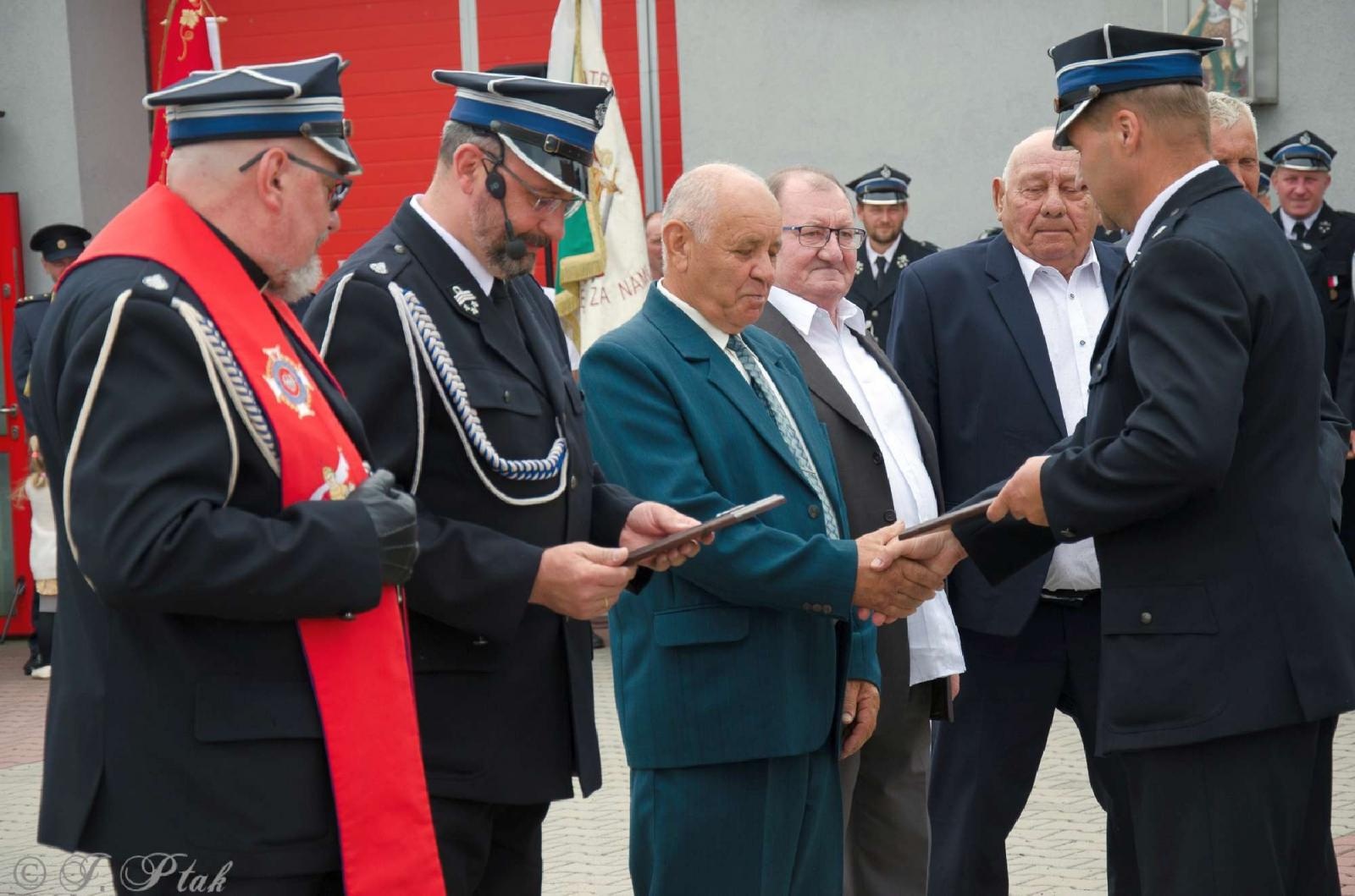 Zdjęcie w galerii na portalu naszraciborz.pl: Strażacy z Babic na 120-lecie jednostki dostali nowy sztandar [FOTO i WIDEO] wiadomości z regionu