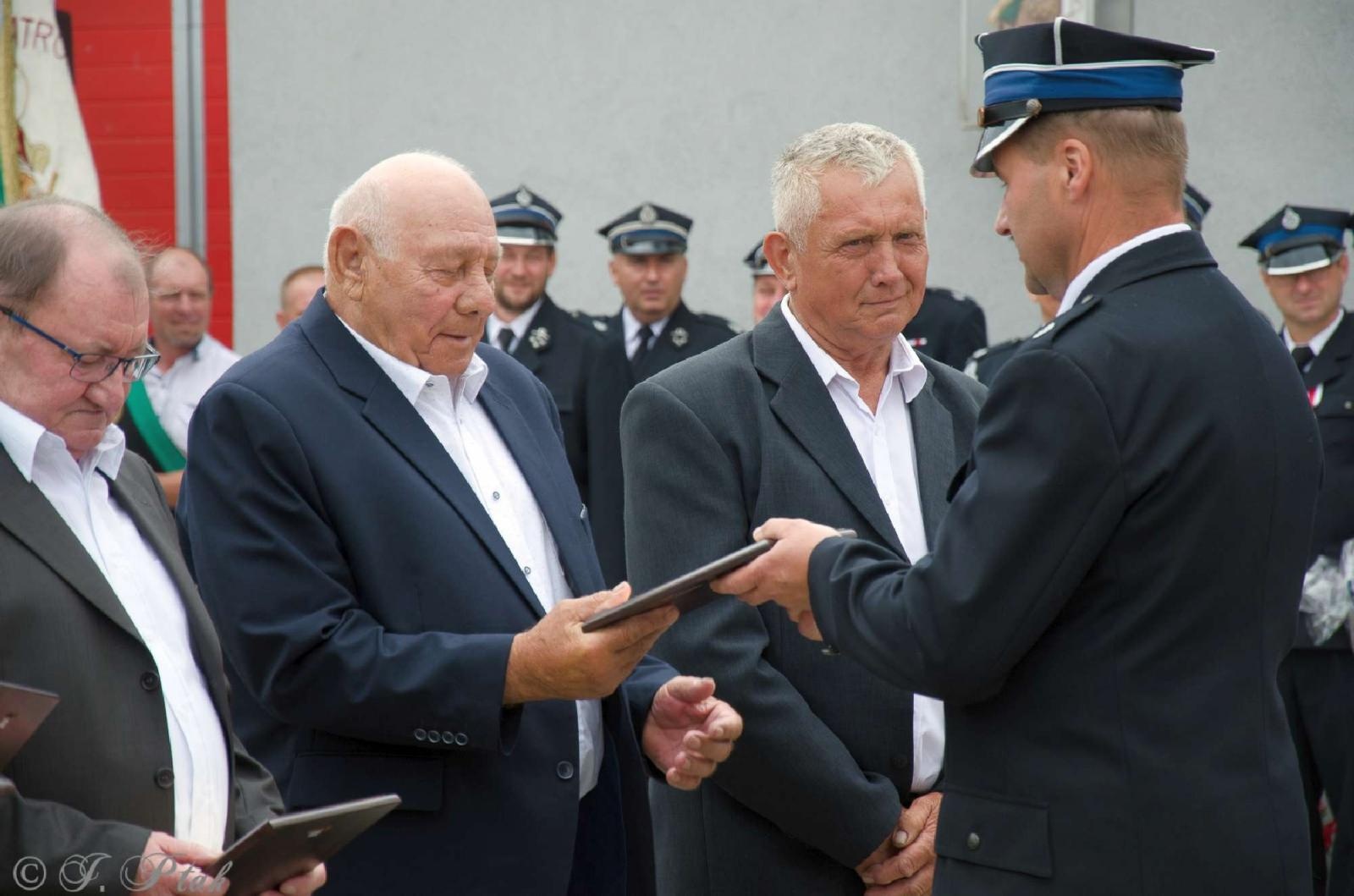 Zdjęcie w galerii na portalu naszraciborz.pl: Strażacy z Babic na 120-lecie jednostki dostali nowy sztandar [FOTO i WIDEO] wiadomości z regionu