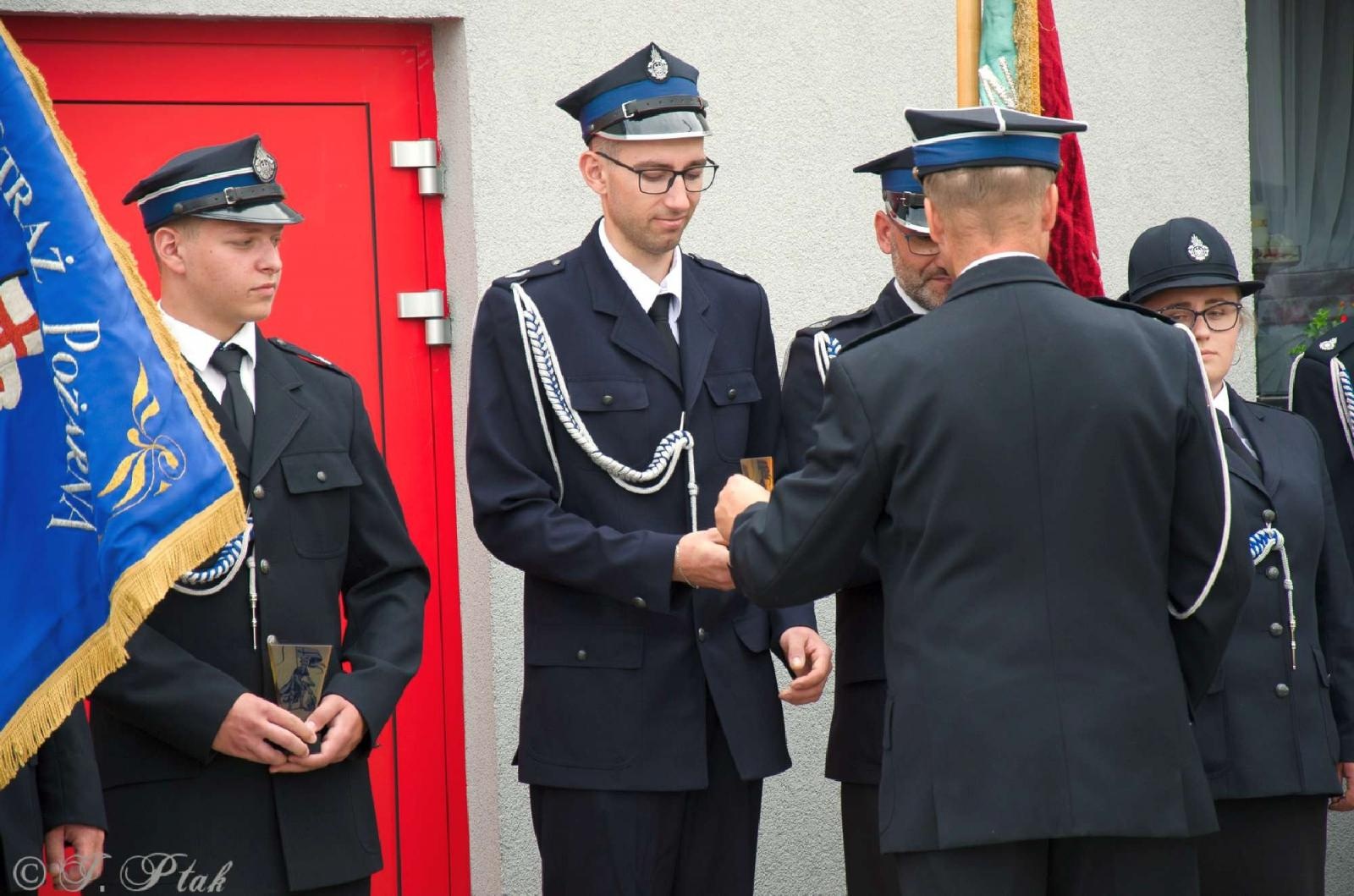 Zdjęcie w galerii na portalu naszraciborz.pl: Strażacy z Babic na 120-lecie jednostki dostali nowy sztandar [FOTO i WIDEO] wiadomości z regionu