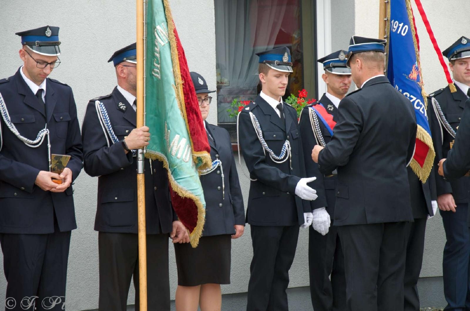Zdjęcie w galerii na portalu naszraciborz.pl: Strażacy z Babic na 120-lecie jednostki dostali nowy sztandar [FOTO i WIDEO] wiadomości z regionu