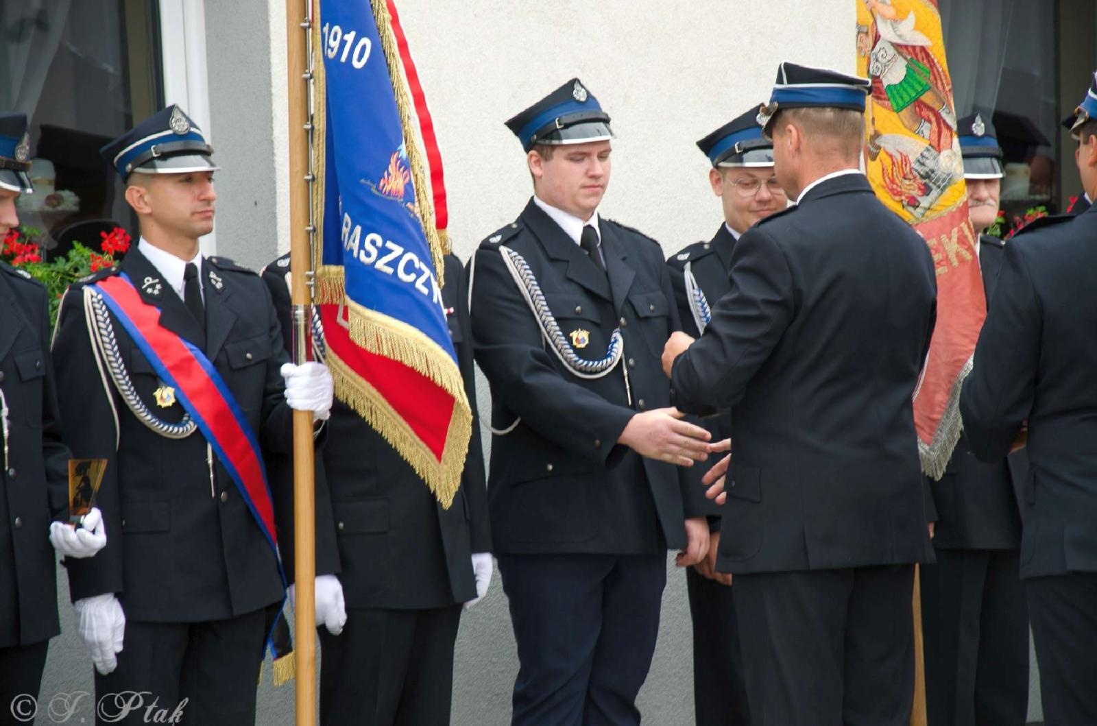 Zdjęcie w galerii na portalu naszraciborz.pl: Strażacy z Babic na 120-lecie jednostki dostali nowy sztandar [FOTO i WIDEO] wiadomości z regionu