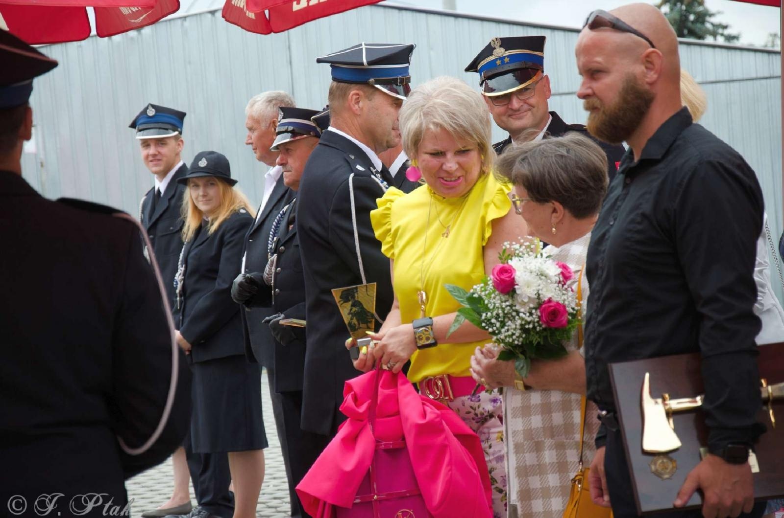 Zdjęcie w galerii na portalu naszraciborz.pl: Strażacy z Babic na 120-lecie jednostki dostali nowy sztandar [FOTO i WIDEO] wiadomości z regionu