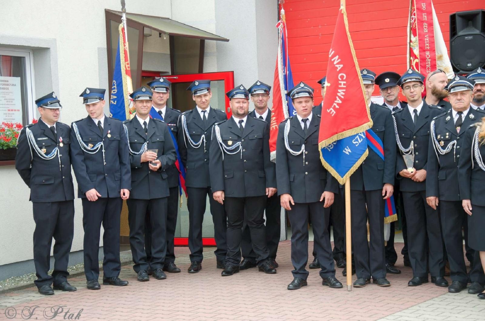 Zdjęcie w galerii na portalu naszraciborz.pl: Strażacy z Babic na 120-lecie jednostki dostali nowy sztandar [FOTO i WIDEO] wiadomości z regionu