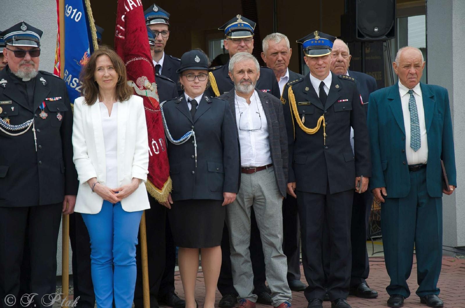Zdjęcie w galerii na portalu naszraciborz.pl: Strażacy z Babic na 120-lecie jednostki dostali nowy sztandar [FOTO i WIDEO] wiadomości z regionu