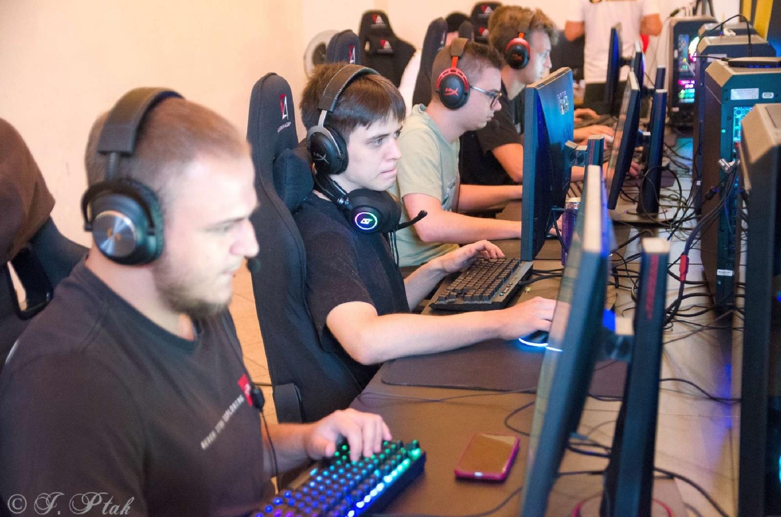 Zdjęcie w galerii na portalu naszraciborz.pl: Roztańczone hologramy i esportowa rywalizacja na zamku wiadomości z regionu