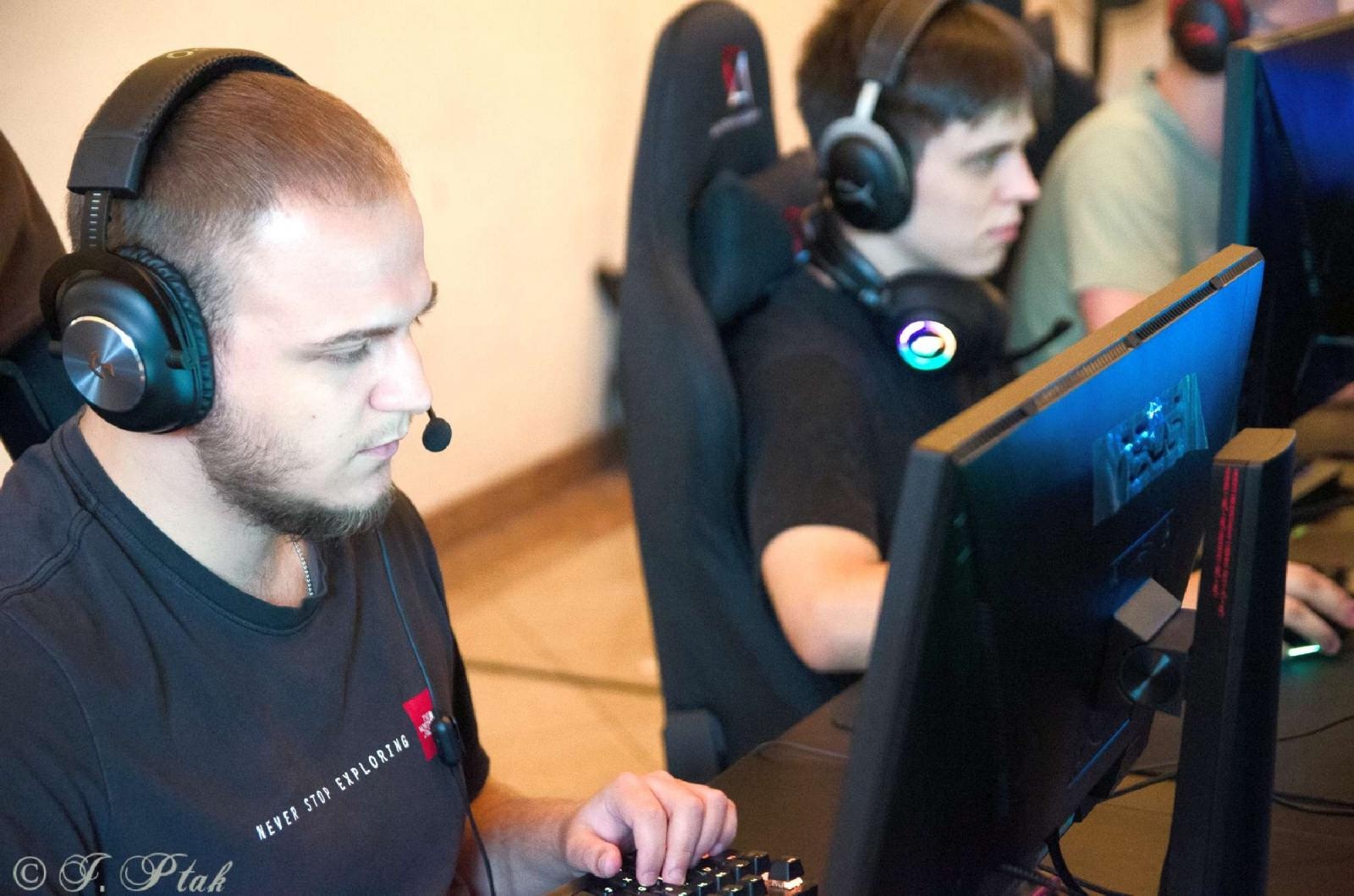 Zdjęcie w galerii na portalu naszraciborz.pl: Roztańczone hologramy i esportowa rywalizacja na zamku wiadomości z regionu