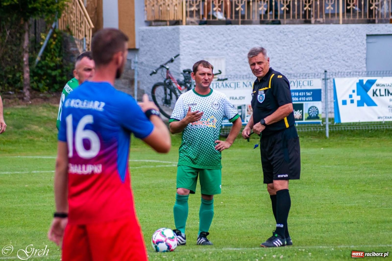 Zdjęcie w galerii na portalu naszraciborz.pl: Oldboje walczyli o puchar wójta w Chałupkach [FOTO] wiadomości z regionu