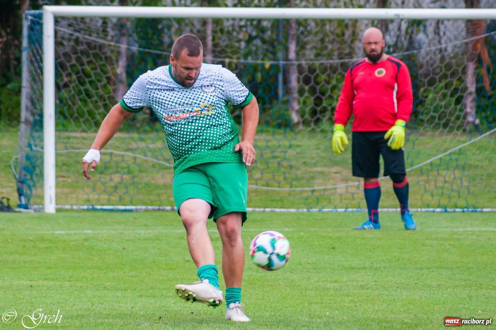 Zdjęcie w galerii na portalu naszraciborz.pl: Oldboje walczyli o puchar wójta w Chałupkach [FOTO] wiadomości z regionu
