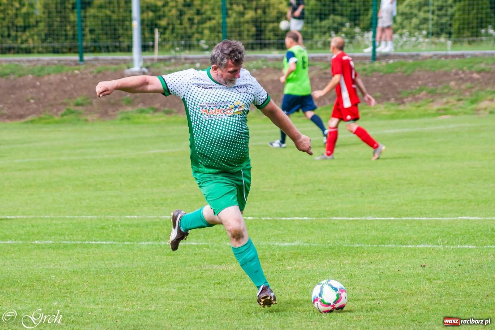 Zdjęcie w galerii na portalu naszraciborz.pl: Oldboje walczyli o puchar wójta w Chałupkach [FOTO] wiadomości z regionu