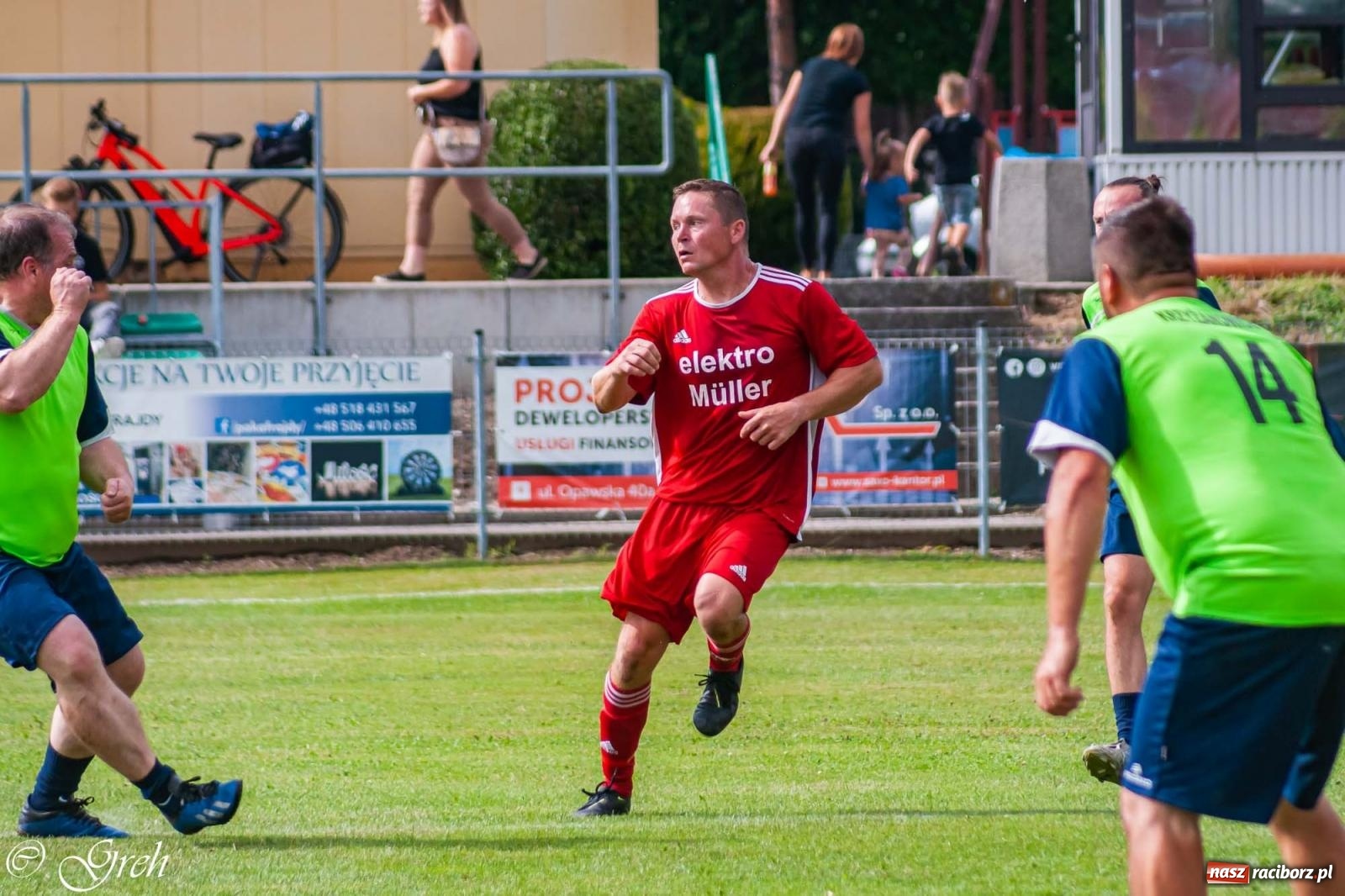 Zdjęcie w galerii na portalu naszraciborz.pl: Oldboje walczyli o puchar wójta w Chałupkach [FOTO] wiadomości z regionu