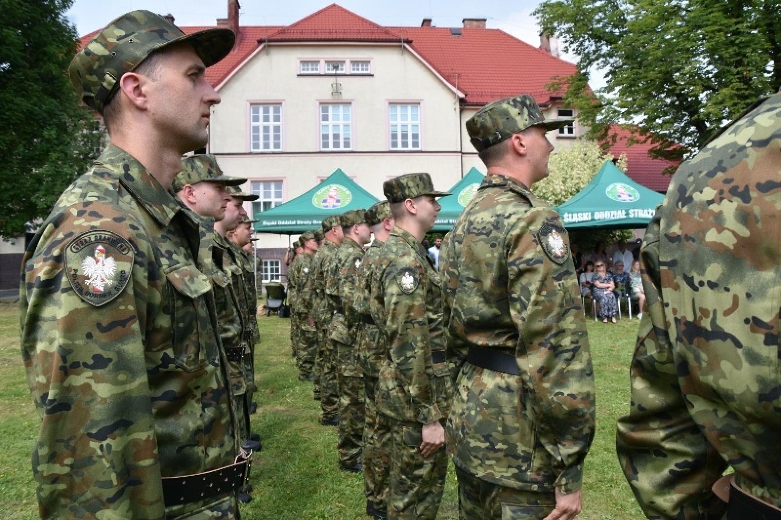 Zdjęcie w galerii na portalu naszraciborz.pl: Ślubowanie nowych śląskich pograniczników w Raciborzu [FOTO] wiadomości z regionu