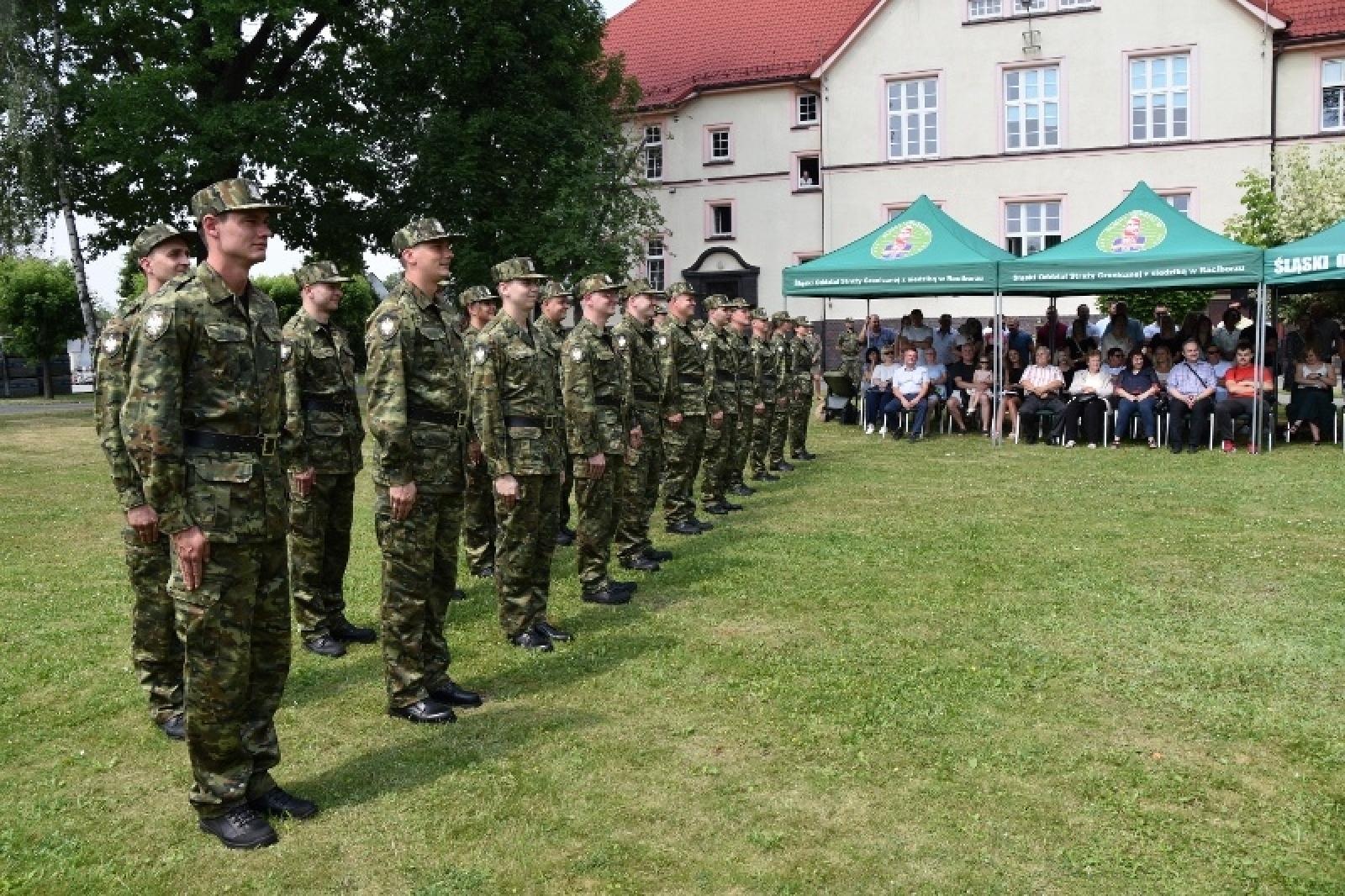 Zdjęcie w galerii na portalu naszraciborz.pl: Ślubowanie nowych śląskich pograniczników w Raciborzu [FOTO] wiadomości z regionu