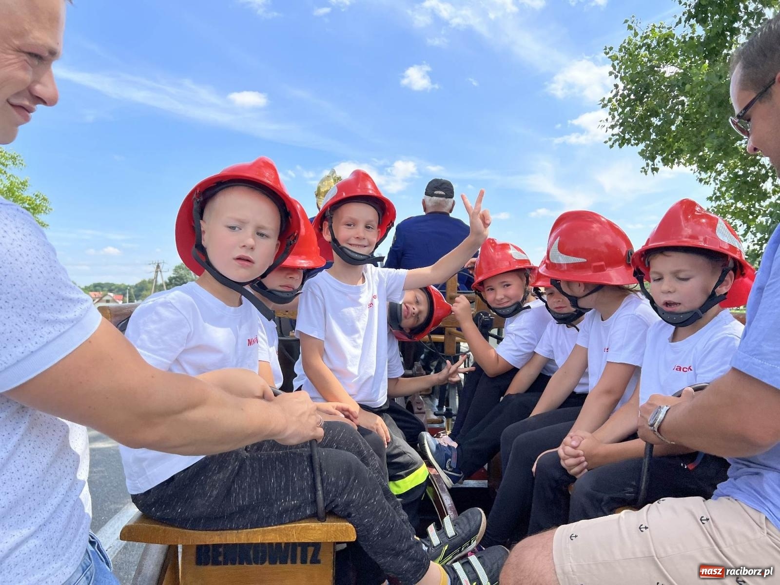 Zdjęcie w galerii na portalu naszraciborz.pl: Starych sikawek konnych czar. Parada w Bieńkowicach [WIDEO] wiadomości z regionu