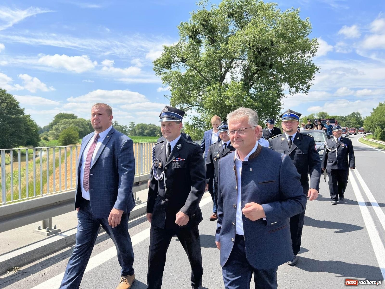 Zdjęcie w galerii na portalu naszraciborz.pl: Starych sikawek konnych czar. Parada w Bieńkowicach [WIDEO] wiadomości z regionu