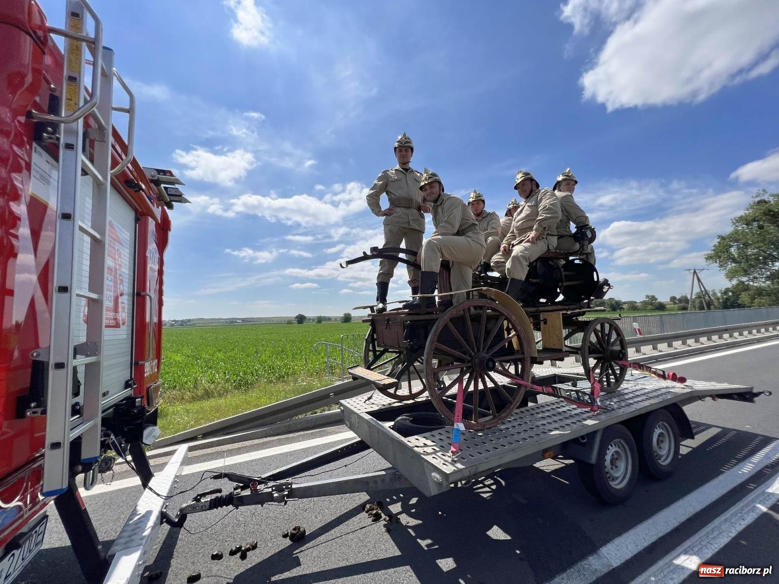 Zdjęcie w galerii na portalu naszraciborz.pl: Starych sikawek konnych czar. Parada w Bieńkowicach [WIDEO] wiadomości z regionu