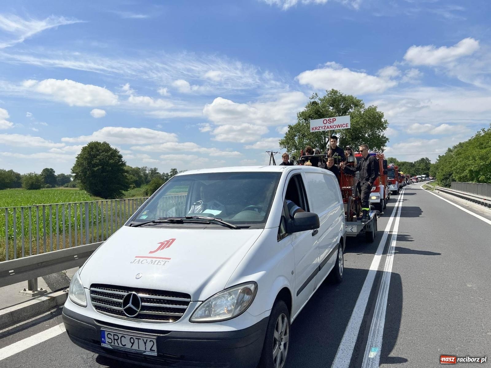 Zdjęcie w galerii na portalu naszraciborz.pl: Starych sikawek konnych czar. Parada w Bieńkowicach [WIDEO] wiadomości z regionu