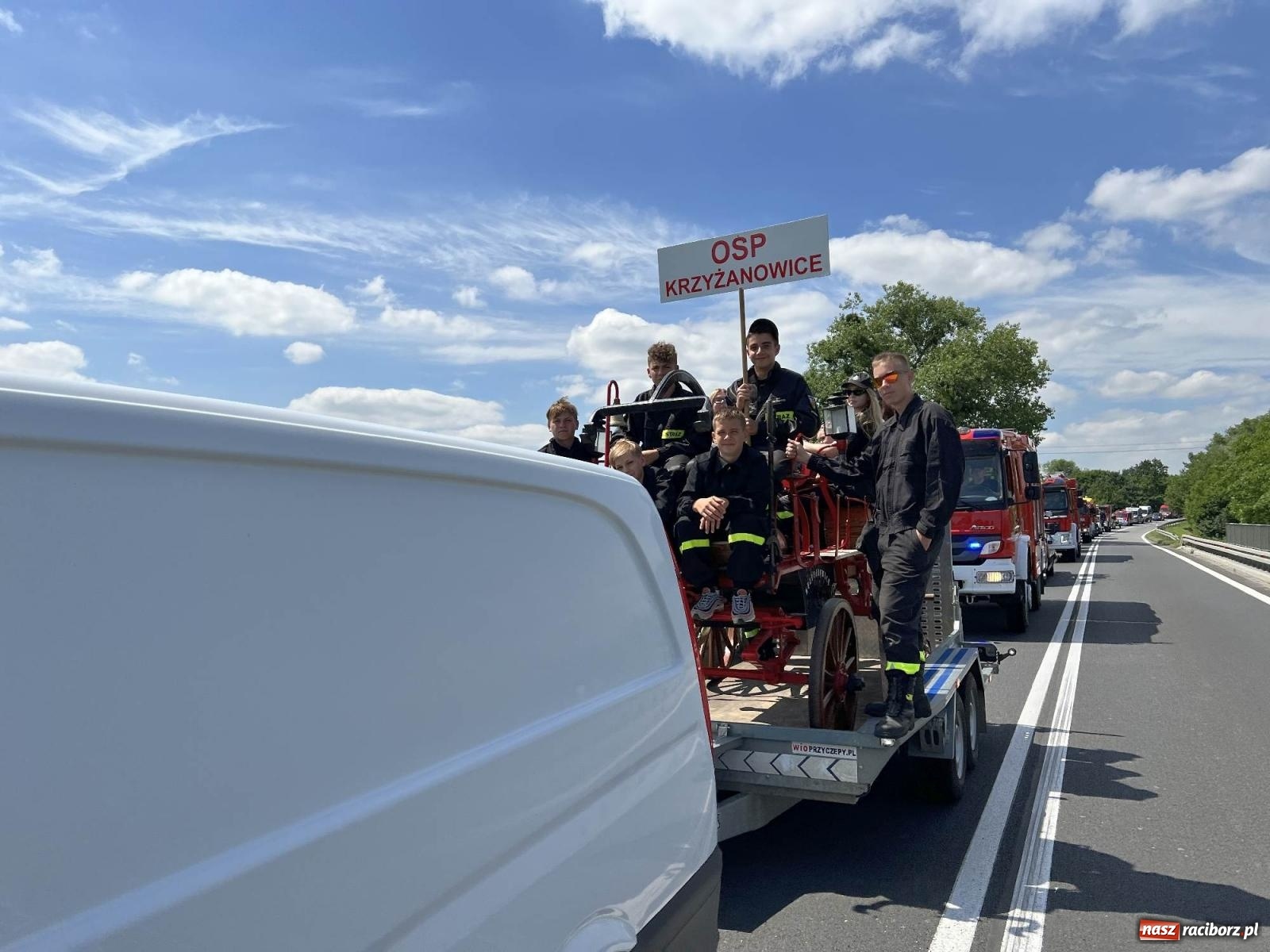 Zdjęcie w galerii na portalu naszraciborz.pl: Starych sikawek konnych czar. Parada w Bieńkowicach [WIDEO] wiadomości z regionu