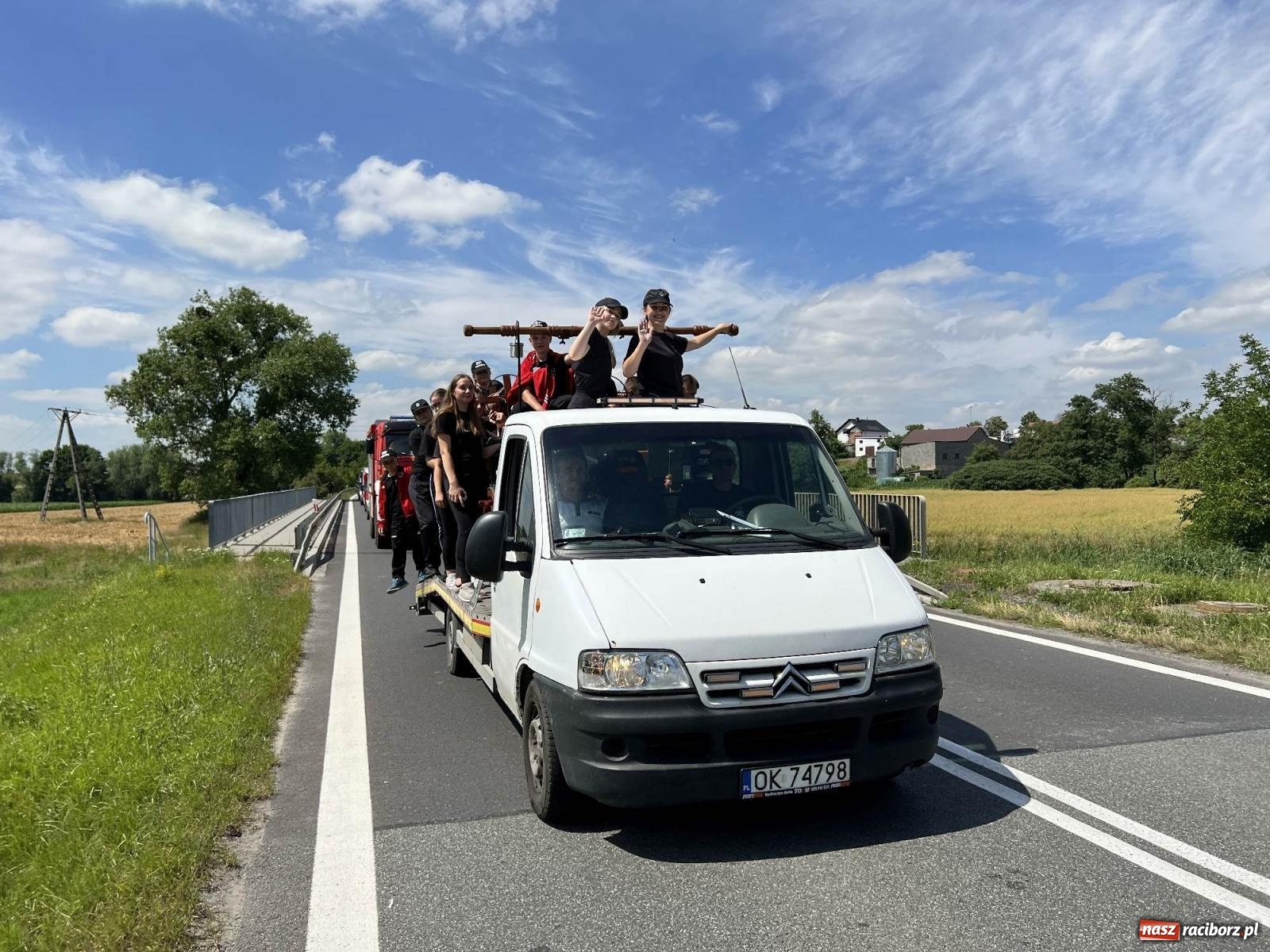Zdjęcie w galerii na portalu naszraciborz.pl: Starych sikawek konnych czar. Parada w Bieńkowicach [WIDEO] wiadomości z regionu