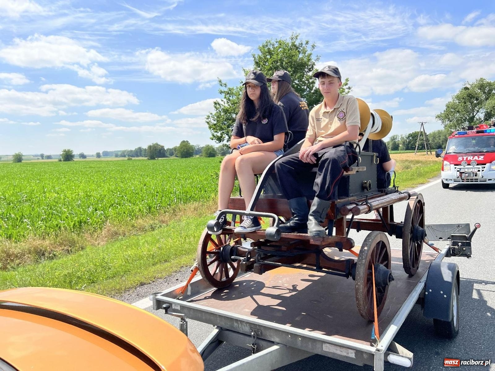 Zdjęcie w galerii na portalu naszraciborz.pl: Starych sikawek konnych czar. Parada w Bieńkowicach [WIDEO] wiadomości z regionu