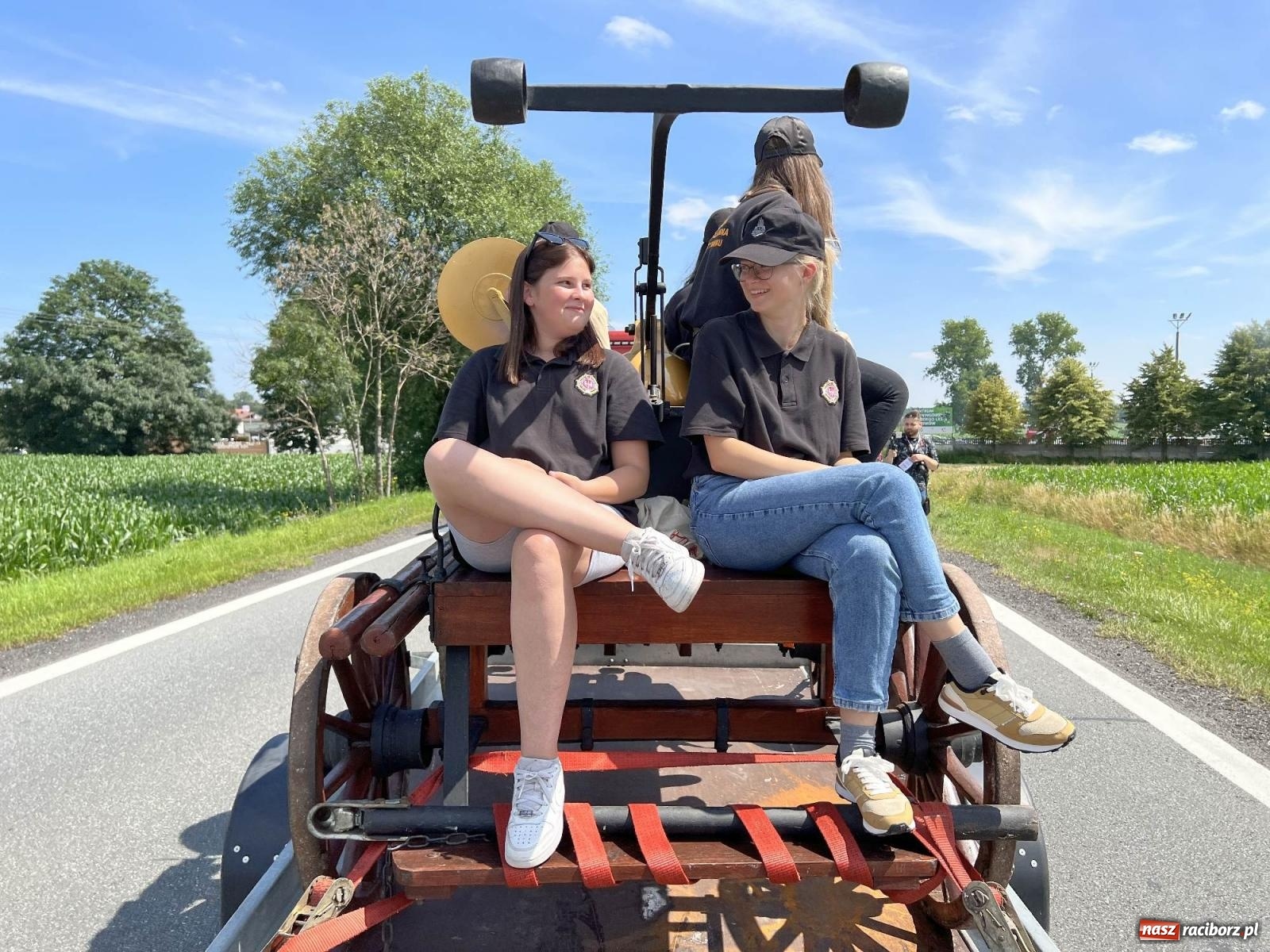 Zdjęcie w galerii na portalu naszraciborz.pl: Starych sikawek konnych czar. Parada w Bieńkowicach [WIDEO] wiadomości z regionu