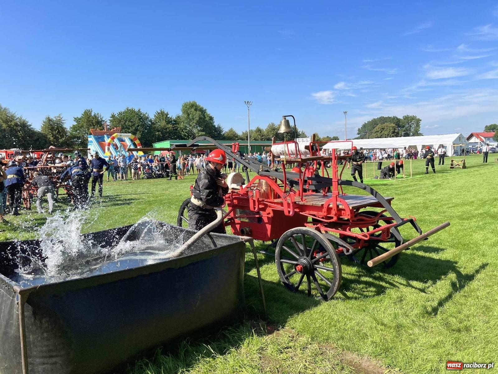 Zdjęcie w galerii na portalu naszraciborz.pl: Gospodarze z głównym trofeum zawodów w Bieńkowicach [FOTO i WIDEO] wiadomości z regionu