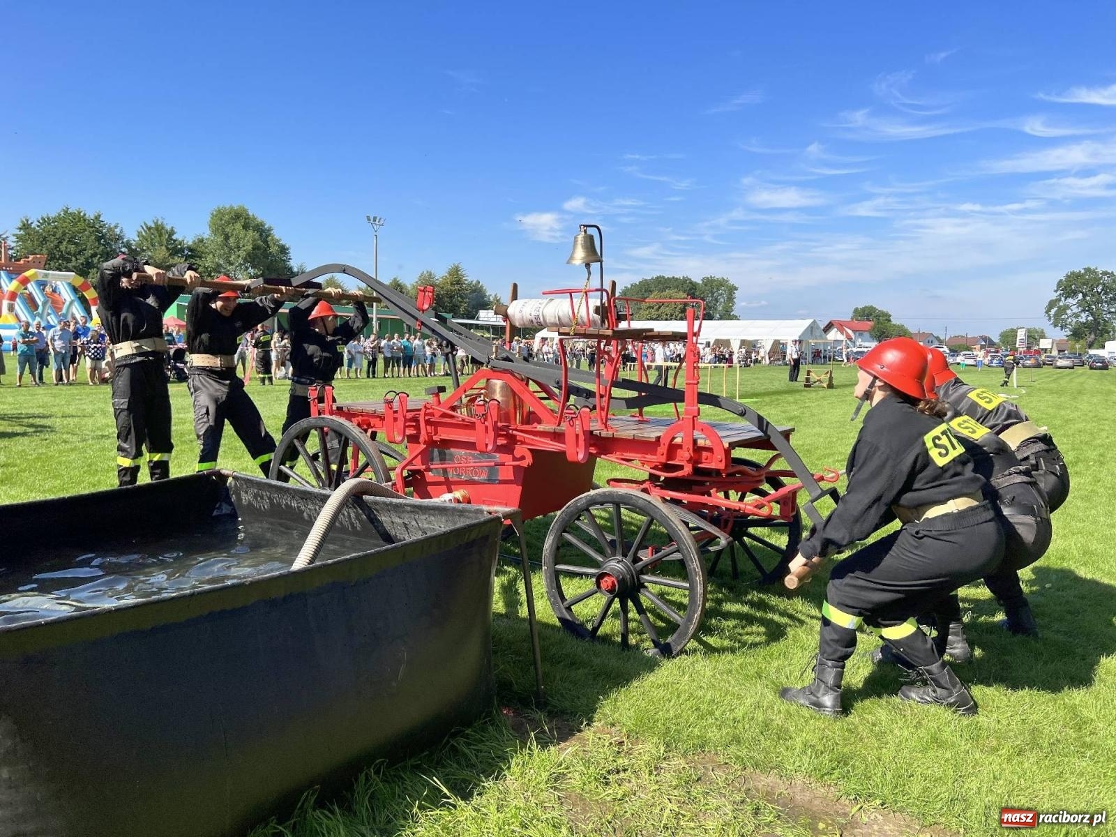 Zdjęcie w galerii na portalu naszraciborz.pl: Gospodarze z głównym trofeum zawodów w Bieńkowicach [FOTO i WIDEO] wiadomości z regionu