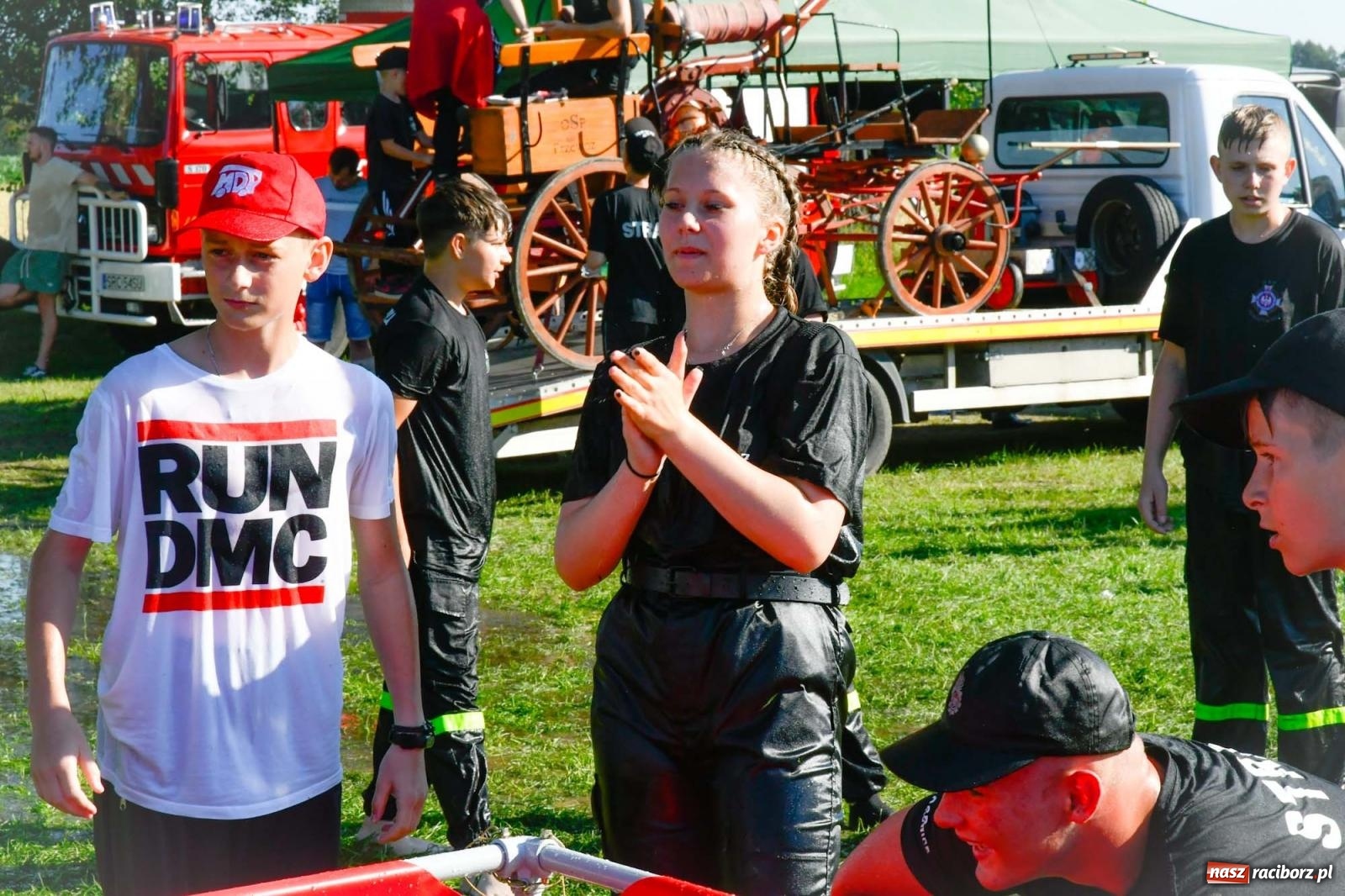 Zdjęcie w galerii na portalu naszraciborz.pl: Gospodarze z głównym trofeum zawodów w Bieńkowicach [FOTO i WIDEO] wiadomości z regionu