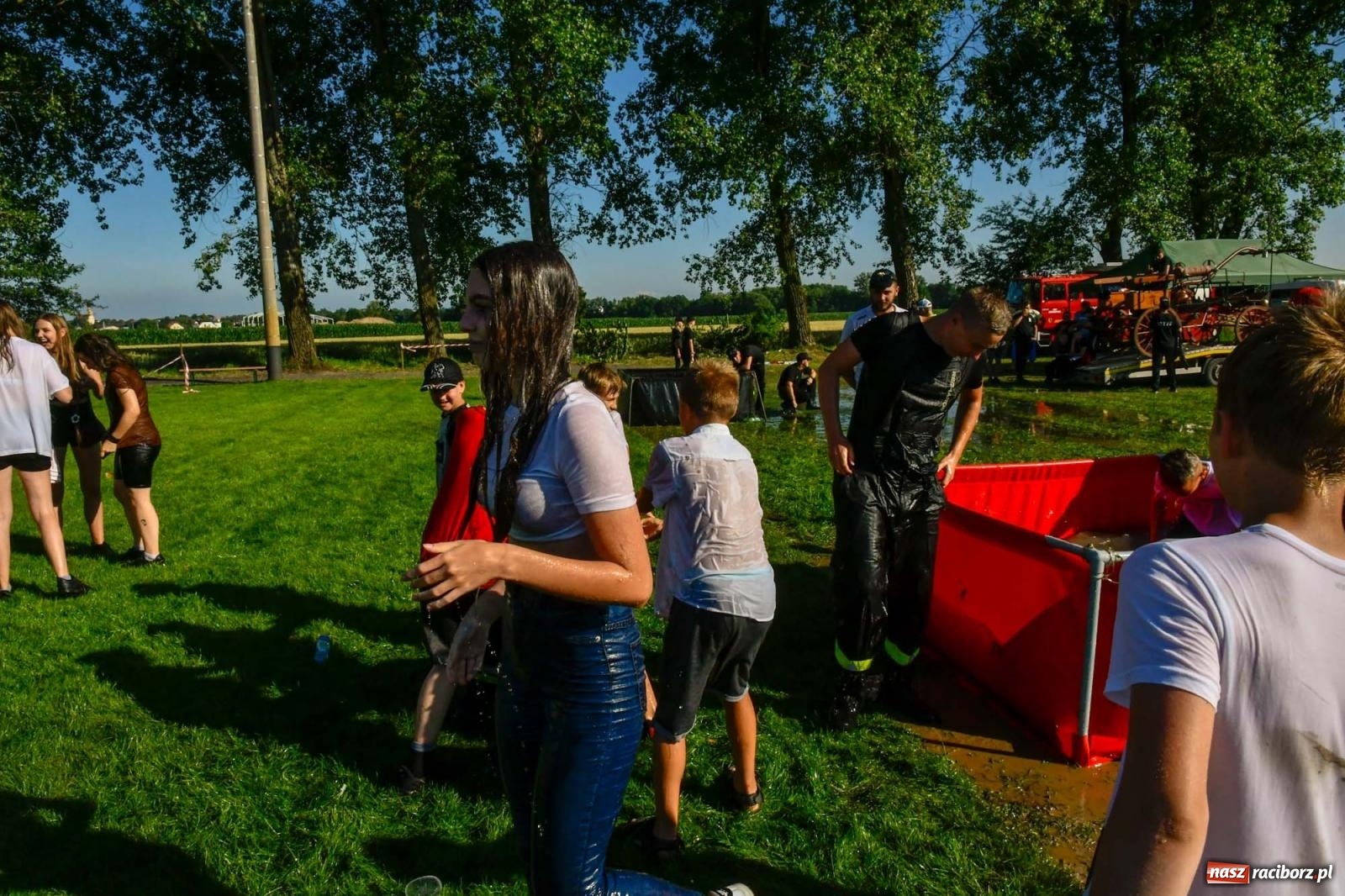 Zdjęcie w galerii na portalu naszraciborz.pl: Gospodarze z głównym trofeum zawodów w Bieńkowicach [FOTO i WIDEO] wiadomości z regionu