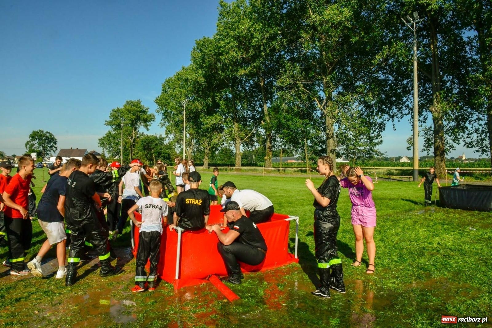 Zdjęcie w galerii na portalu naszraciborz.pl: Gospodarze z głównym trofeum zawodów w Bieńkowicach [FOTO i WIDEO] wiadomości z regionu
