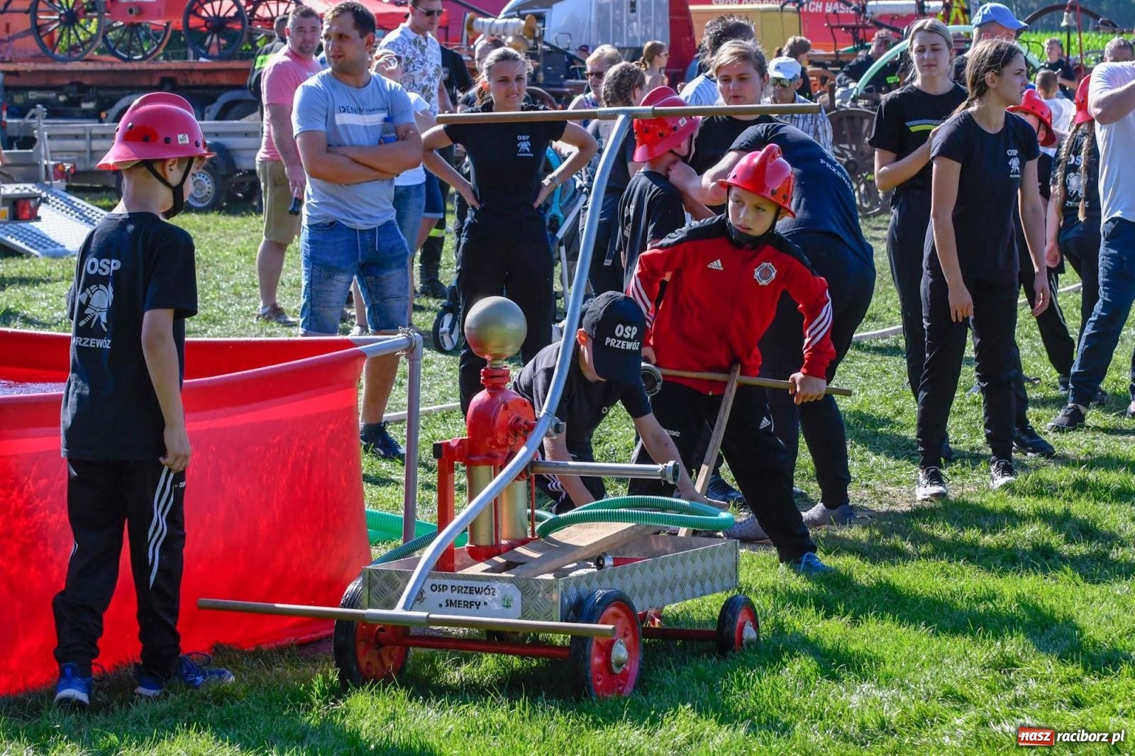 Zdjęcie w galerii na portalu naszraciborz.pl: Gospodarze z głównym trofeum zawodów w Bieńkowicach [FOTO i WIDEO] wiadomości z regionu