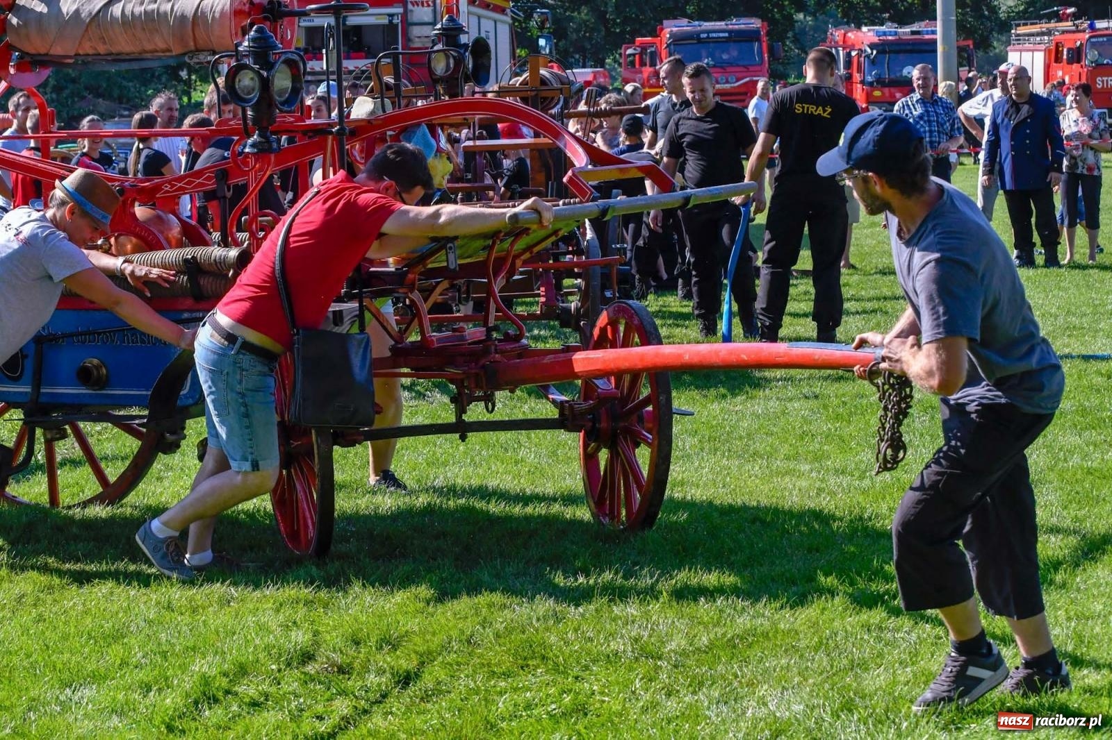 Zdjęcie w galerii na portalu naszraciborz.pl: Gospodarze z głównym trofeum zawodów w Bieńkowicach [FOTO i WIDEO] wiadomości z regionu