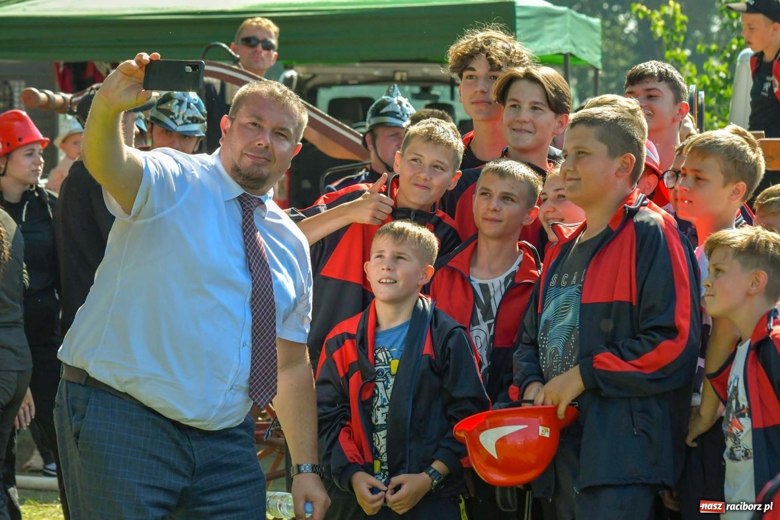 Zdjęcie w galerii na portalu naszraciborz.pl: Gospodarze z głównym trofeum zawodów w Bieńkowicach [FOTO i WIDEO] wiadomości z regionu