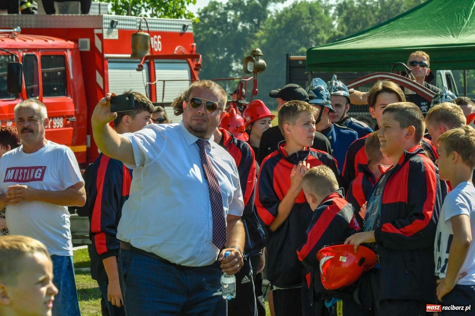 Zdjęcie w galerii na portalu naszraciborz.pl: Gospodarze z głównym trofeum zawodów w Bieńkowicach [FOTO i WIDEO] wiadomości z regionu