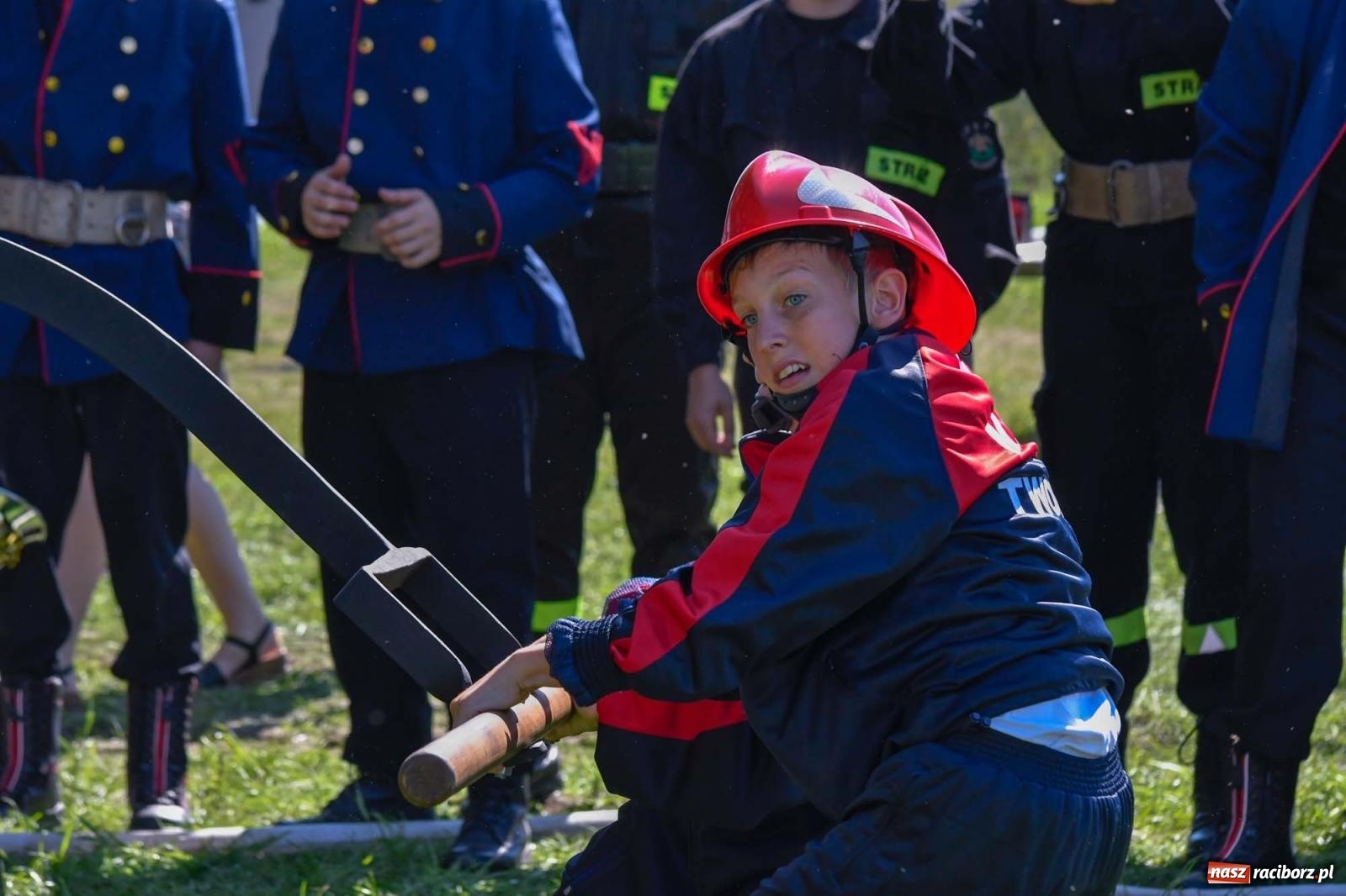 Zdjęcie w galerii na portalu naszraciborz.pl: Gospodarze z głównym trofeum zawodów w Bieńkowicach [FOTO i WIDEO] wiadomości z regionu