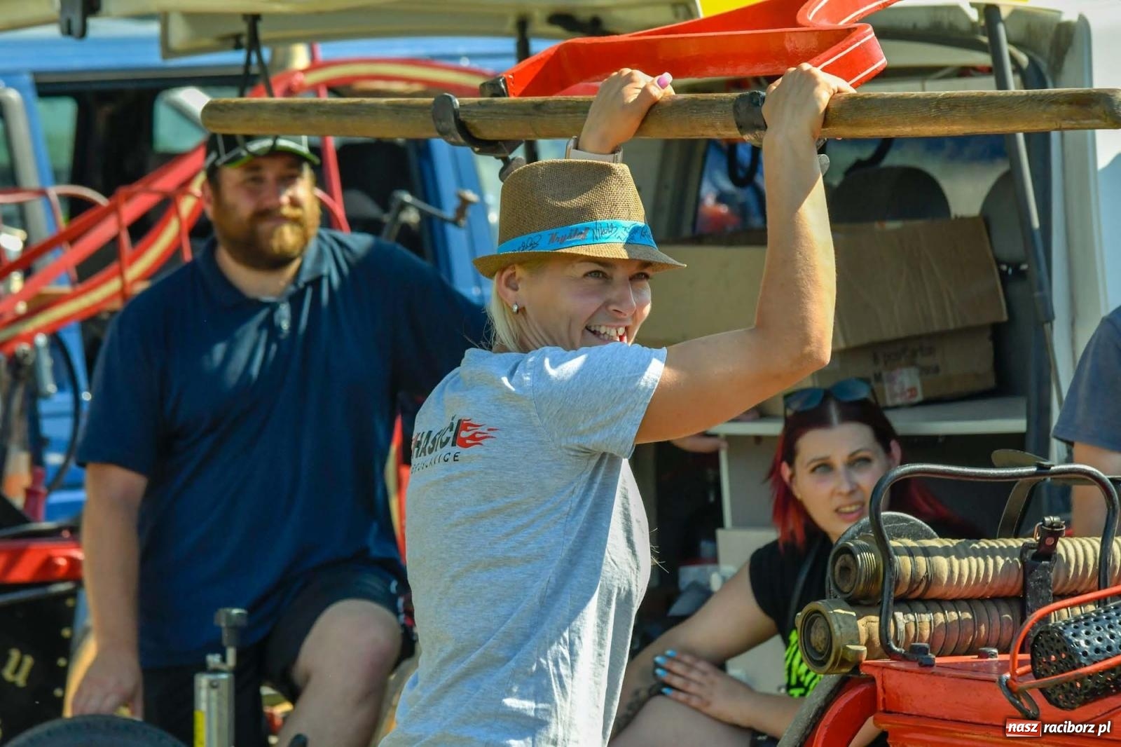 Zdjęcie w galerii na portalu naszraciborz.pl: Gospodarze z głównym trofeum zawodów w Bieńkowicach [FOTO i WIDEO] wiadomości z regionu