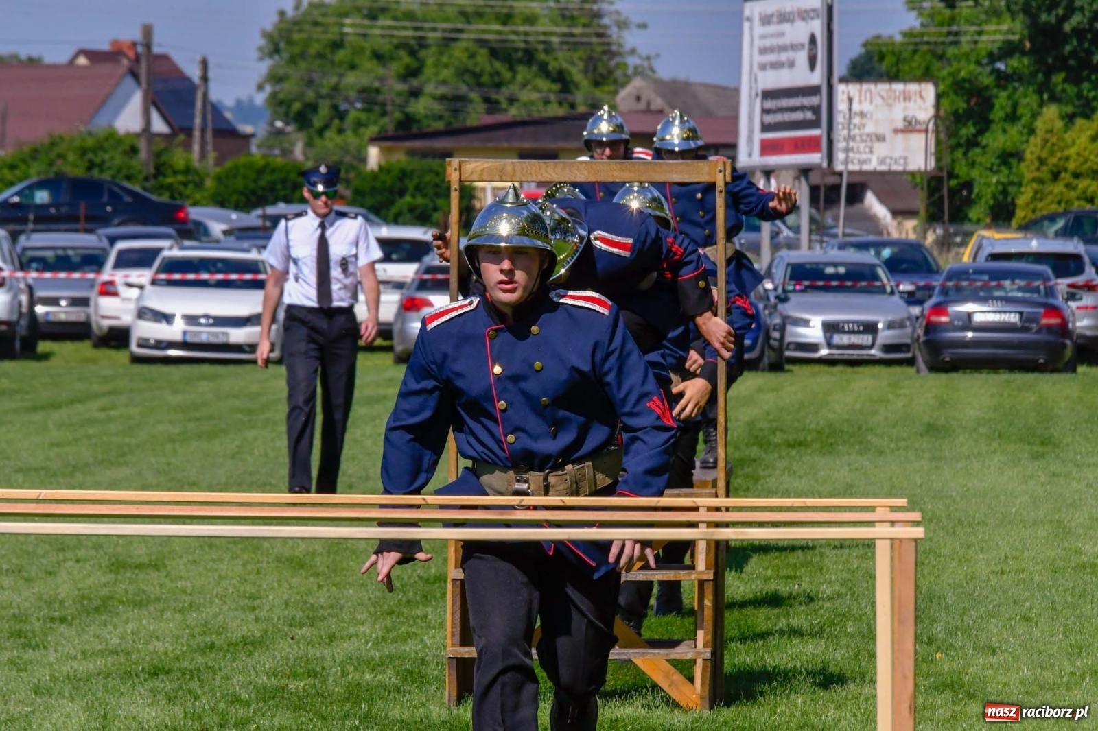Zdjęcie w galerii na portalu naszraciborz.pl: Gospodarze z głównym trofeum zawodów w Bieńkowicach [FOTO i WIDEO] wiadomości z regionu