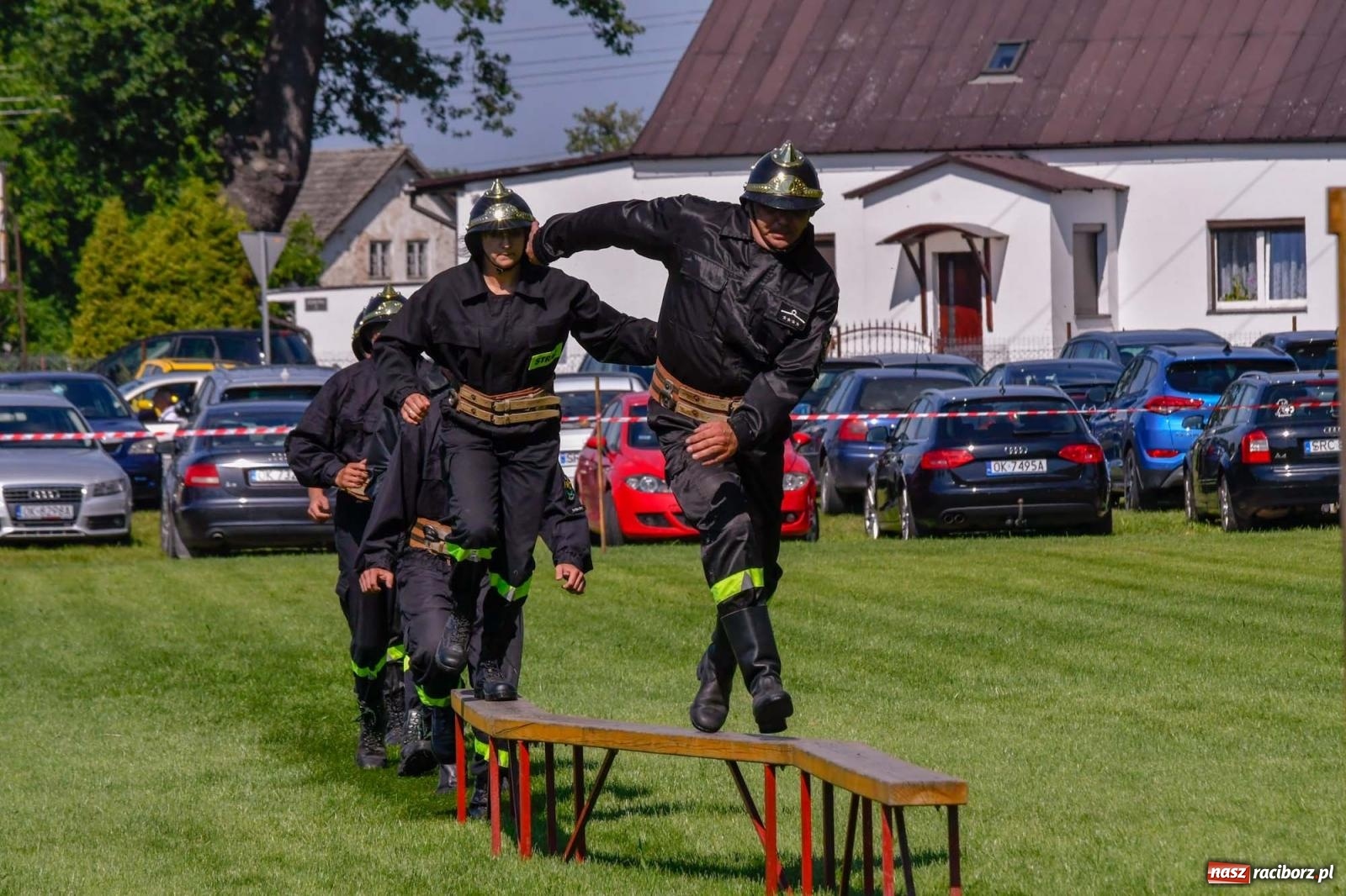 Zdjęcie w galerii na portalu naszraciborz.pl: Gospodarze z głównym trofeum zawodów w Bieńkowicach [FOTO i WIDEO] wiadomości z regionu