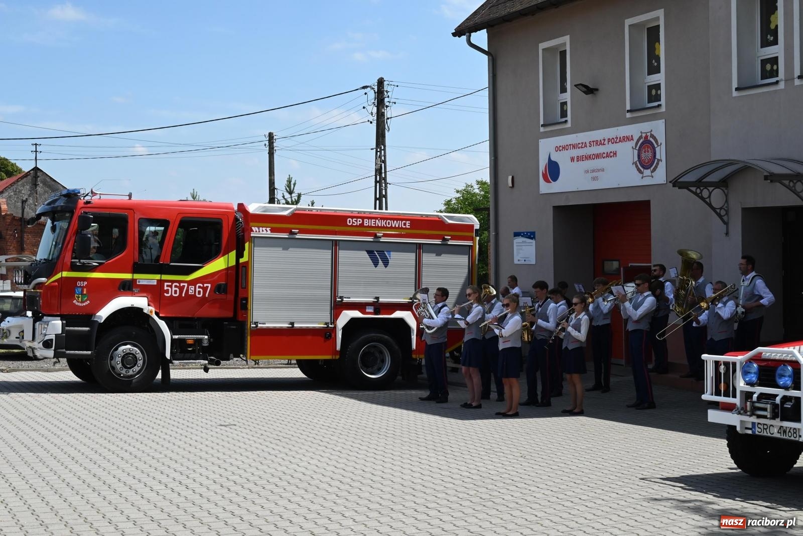 Zdjęcie w galerii na portalu naszraciborz.pl: Gospodarze z głównym trofeum zawodów w Bieńkowicach [FOTO i WIDEO] wiadomości z regionu
