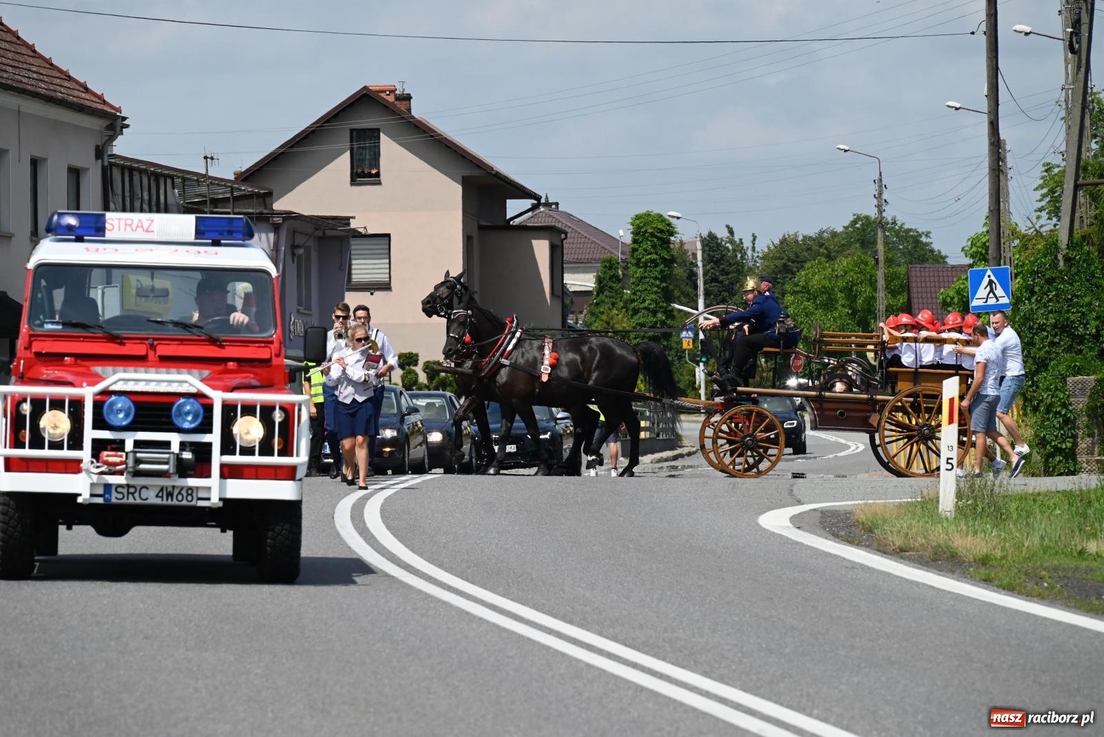 Zdjęcie w galerii na portalu naszraciborz.pl: Gospodarze z głównym trofeum zawodów w Bieńkowicach [FOTO i WIDEO] wiadomości z regionu