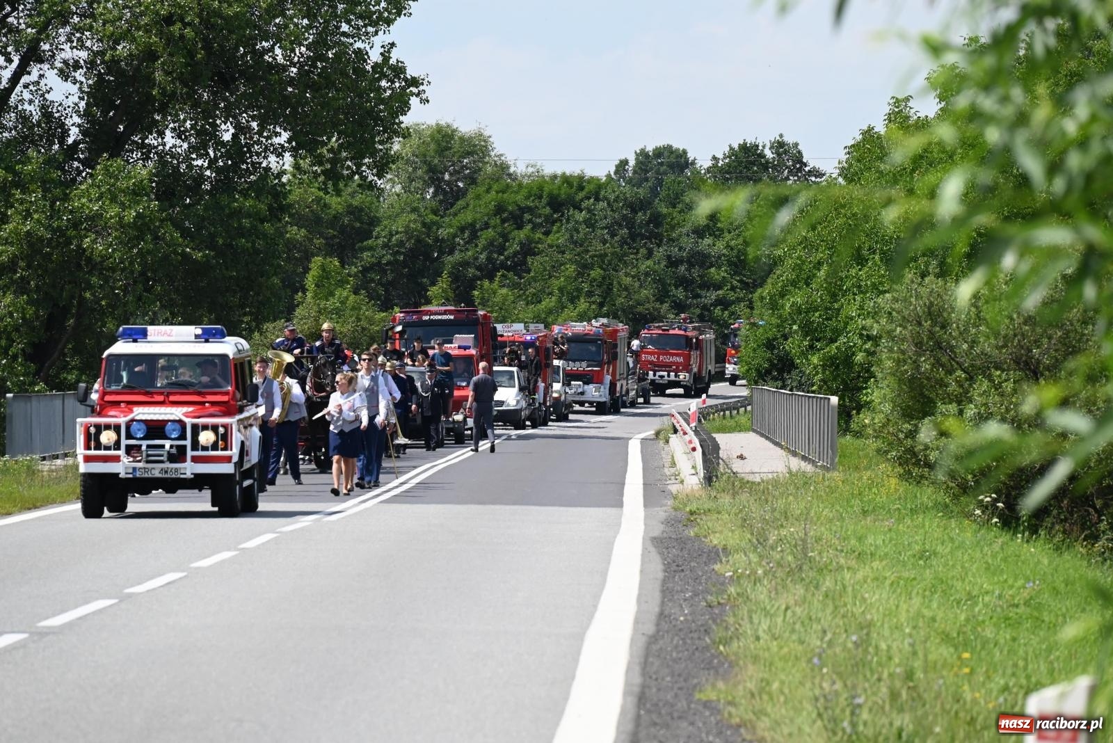 Zdjęcie w galerii na portalu naszraciborz.pl: Gospodarze z głównym trofeum zawodów w Bieńkowicach [FOTO i WIDEO] wiadomości z regionu