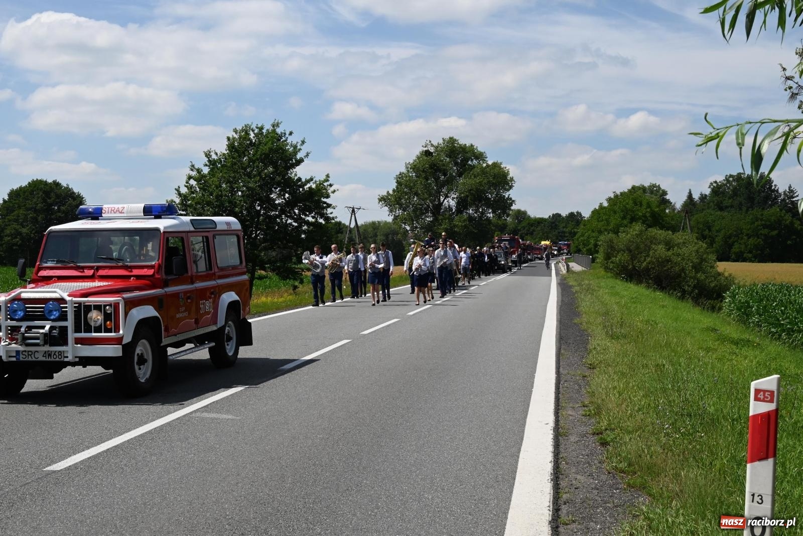 Zdjęcie w galerii na portalu naszraciborz.pl: Gospodarze z głównym trofeum zawodów w Bieńkowicach [FOTO i WIDEO] wiadomości z regionu