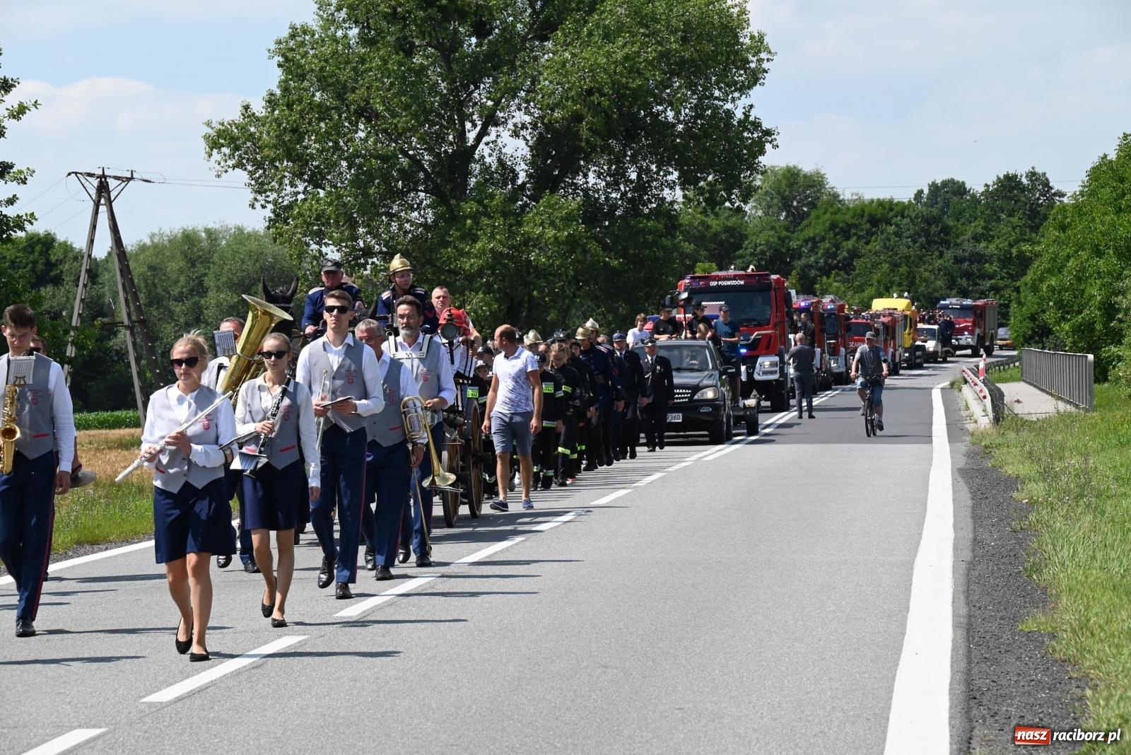 Zdjęcie w galerii na portalu naszraciborz.pl: Gospodarze z głównym trofeum zawodów w Bieńkowicach [FOTO i WIDEO] wiadomości z regionu