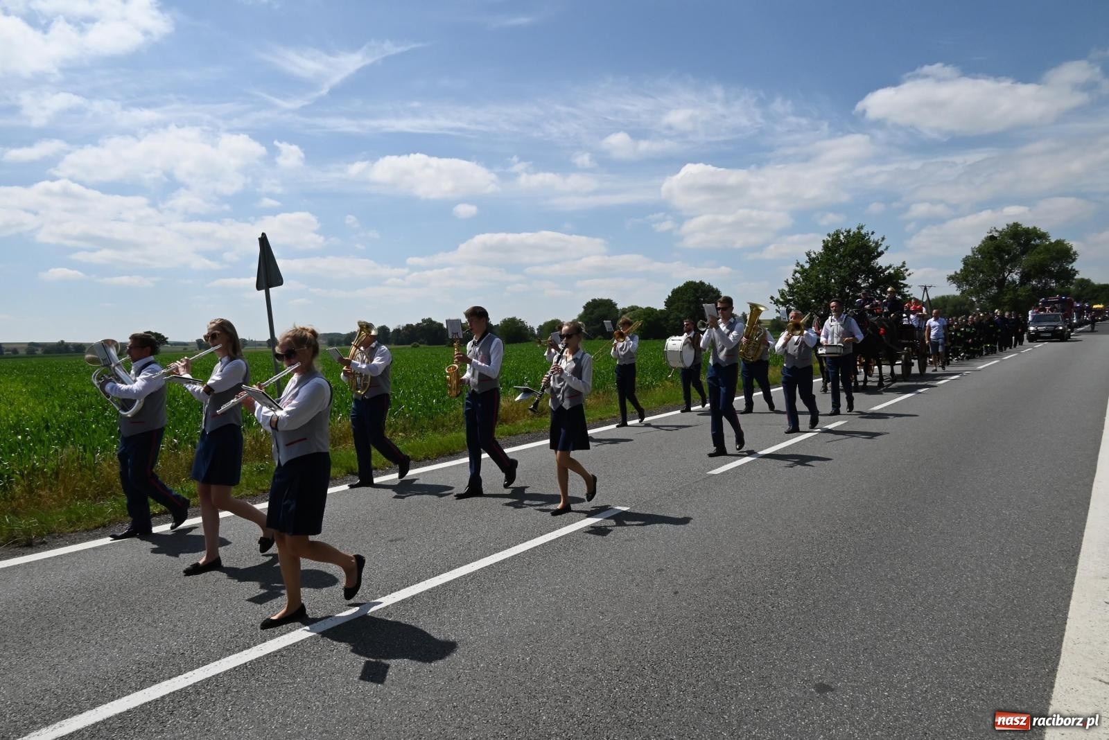 Zdjęcie w galerii na portalu naszraciborz.pl: Gospodarze z głównym trofeum zawodów w Bieńkowicach [FOTO i WIDEO] wiadomości z regionu