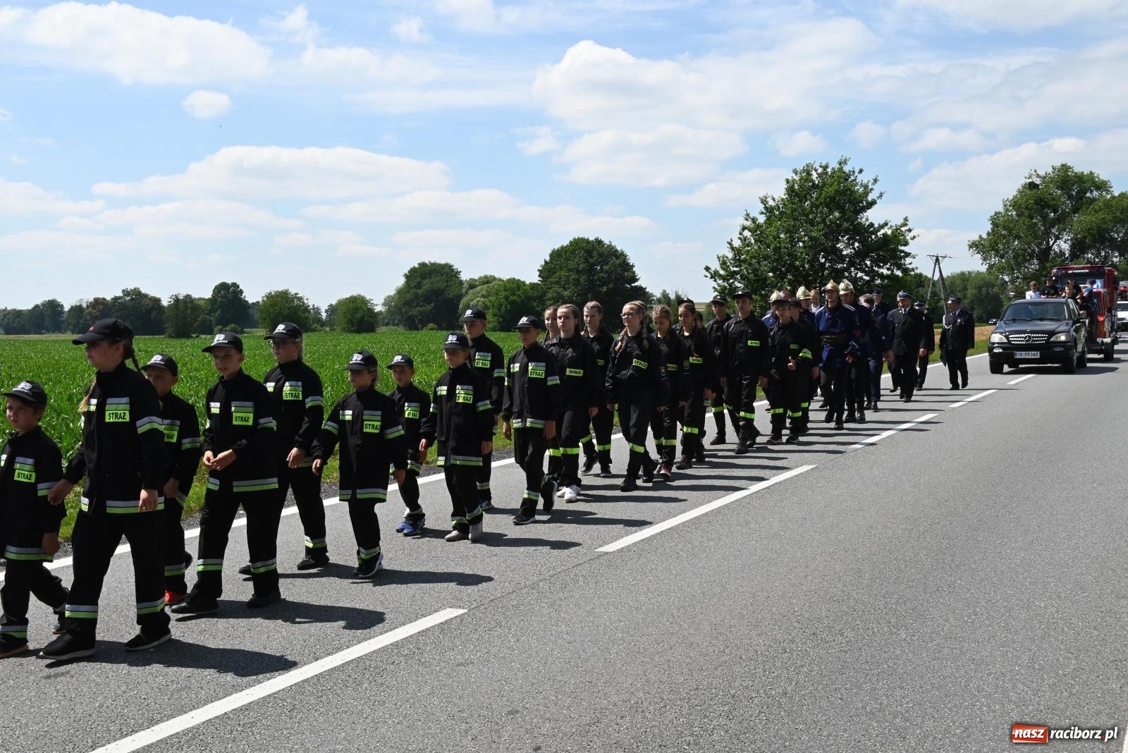 Zdjęcie w galerii na portalu naszraciborz.pl: Gospodarze z głównym trofeum zawodów w Bieńkowicach [FOTO i WIDEO] wiadomości z regionu