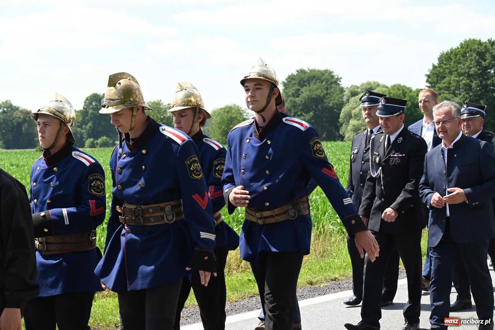 Zdjęcie w galerii na portalu naszraciborz.pl: Gospodarze z głównym trofeum zawodów w Bieńkowicach [FOTO i WIDEO] wiadomości z regionu