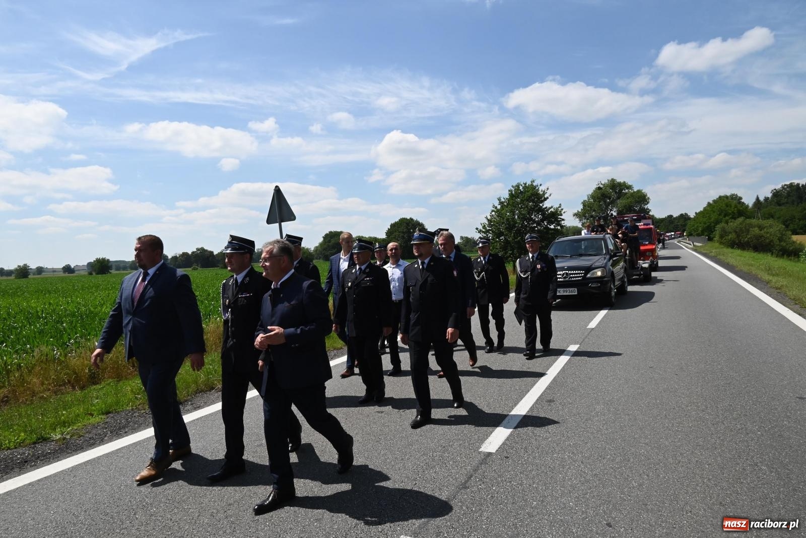 Zdjęcie w galerii na portalu naszraciborz.pl: Gospodarze z głównym trofeum zawodów w Bieńkowicach [FOTO i WIDEO] wiadomości z regionu