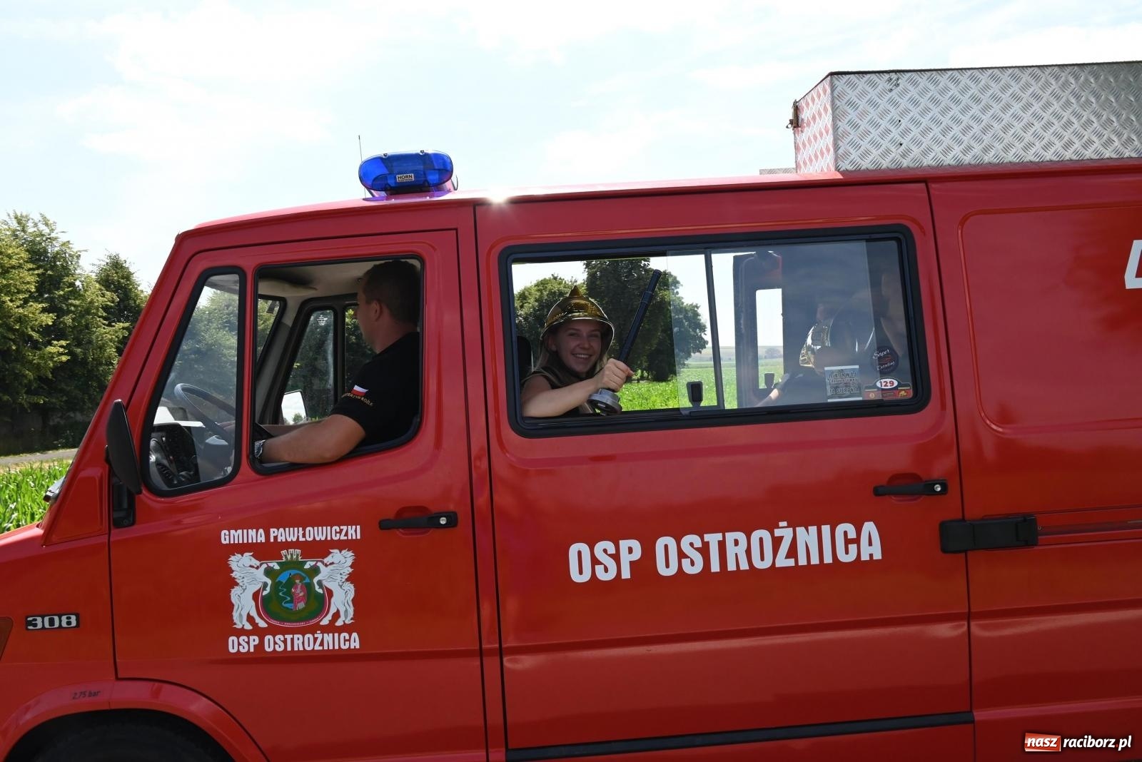 Zdjęcie w galerii na portalu naszraciborz.pl: Gospodarze z głównym trofeum zawodów w Bieńkowicach [FOTO i WIDEO] wiadomości z regionu