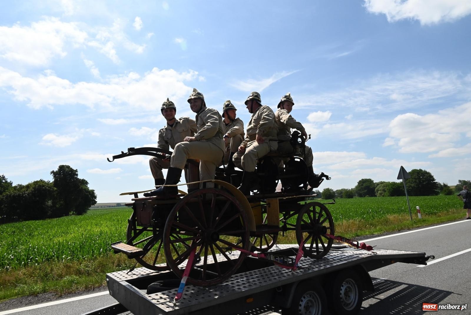 Zdjęcie w galerii na portalu naszraciborz.pl: Gospodarze z głównym trofeum zawodów w Bieńkowicach [FOTO i WIDEO] wiadomości z regionu